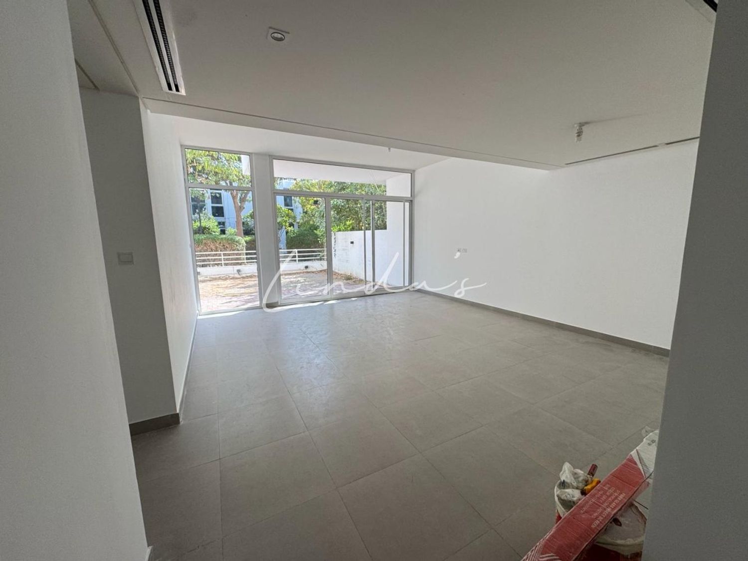 Single Row | Spacious Layout | Multiple Cheques