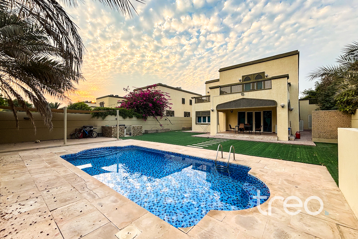 Internal | 4 Bed Large | Early Feb | Pool