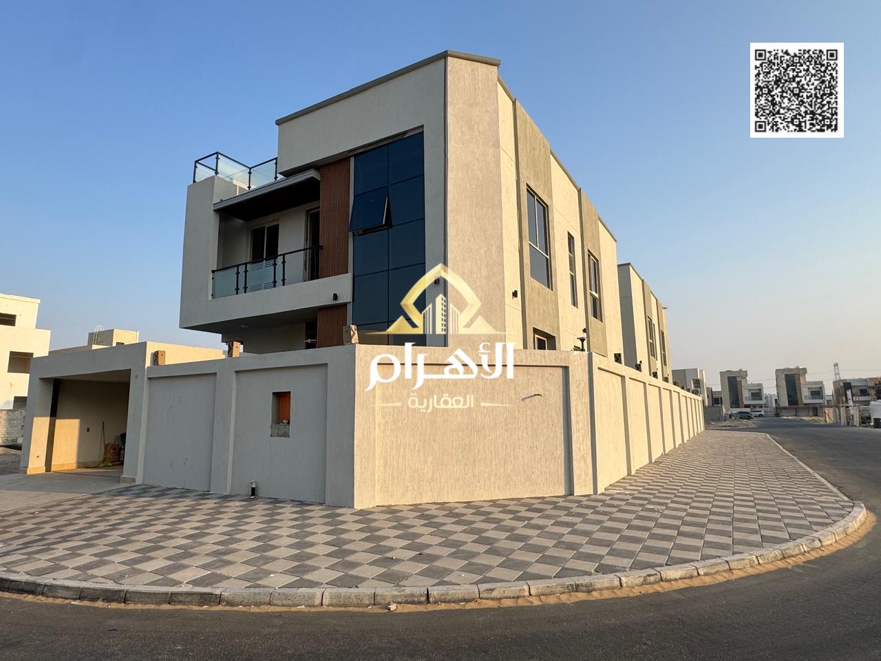 Corner villa, freehold, open to all nationalities, at a very special price.