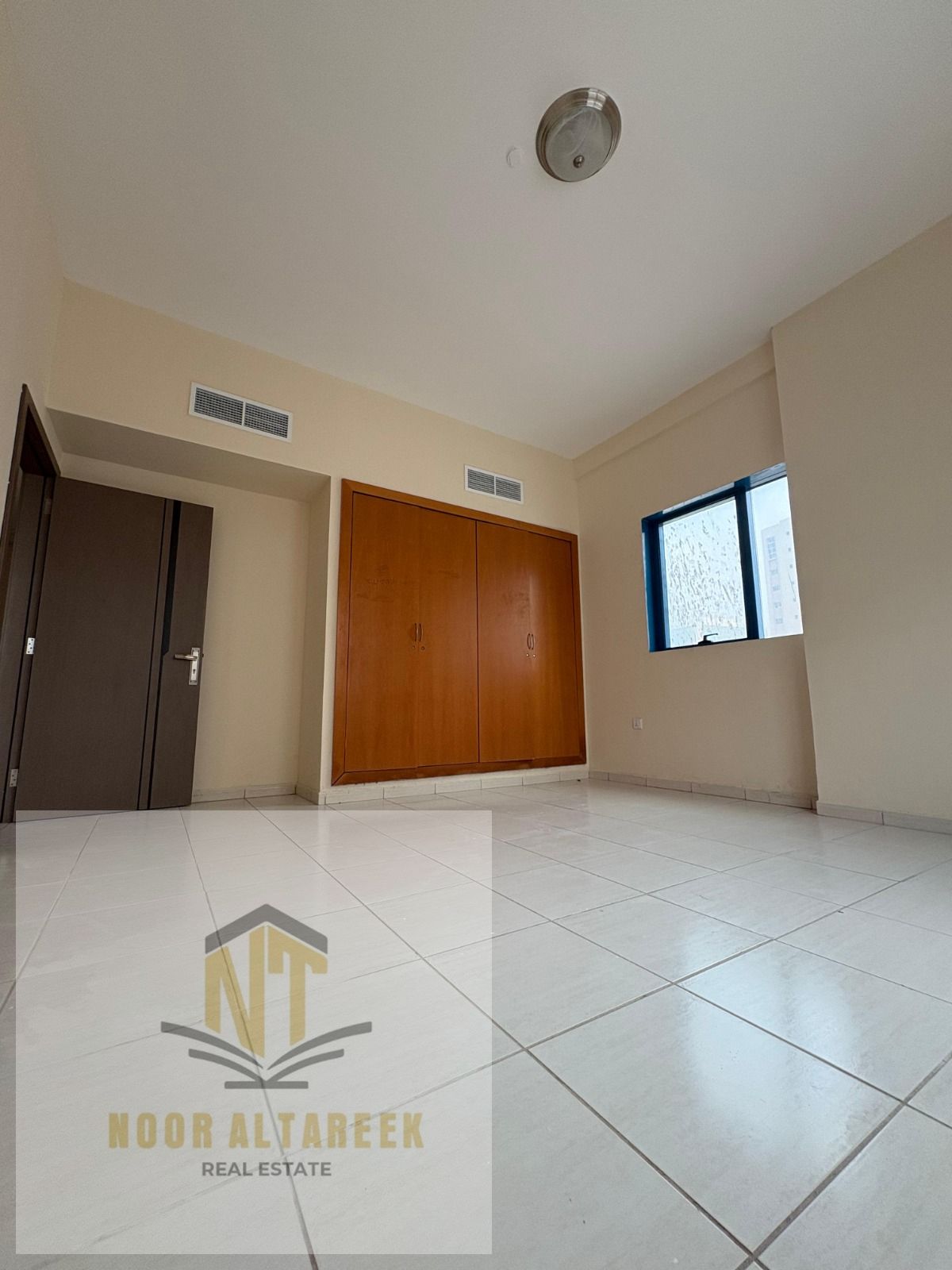 Apartment for Annual Rent in Al Rolla A distinctive residential apartment is available for annual rent in the Al Rolla area, in a vibrant location cl