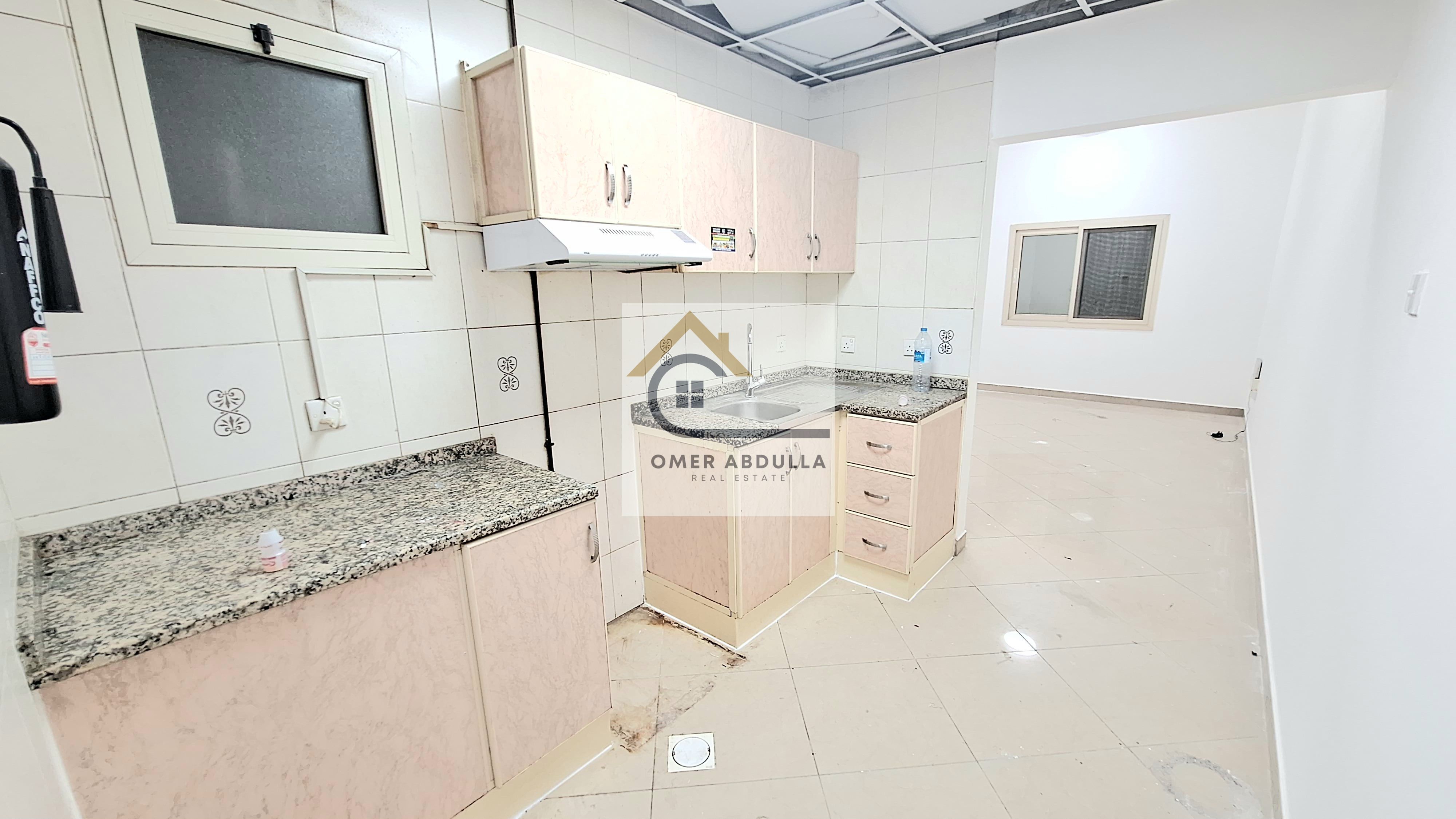 Spacious Studio for family on road building