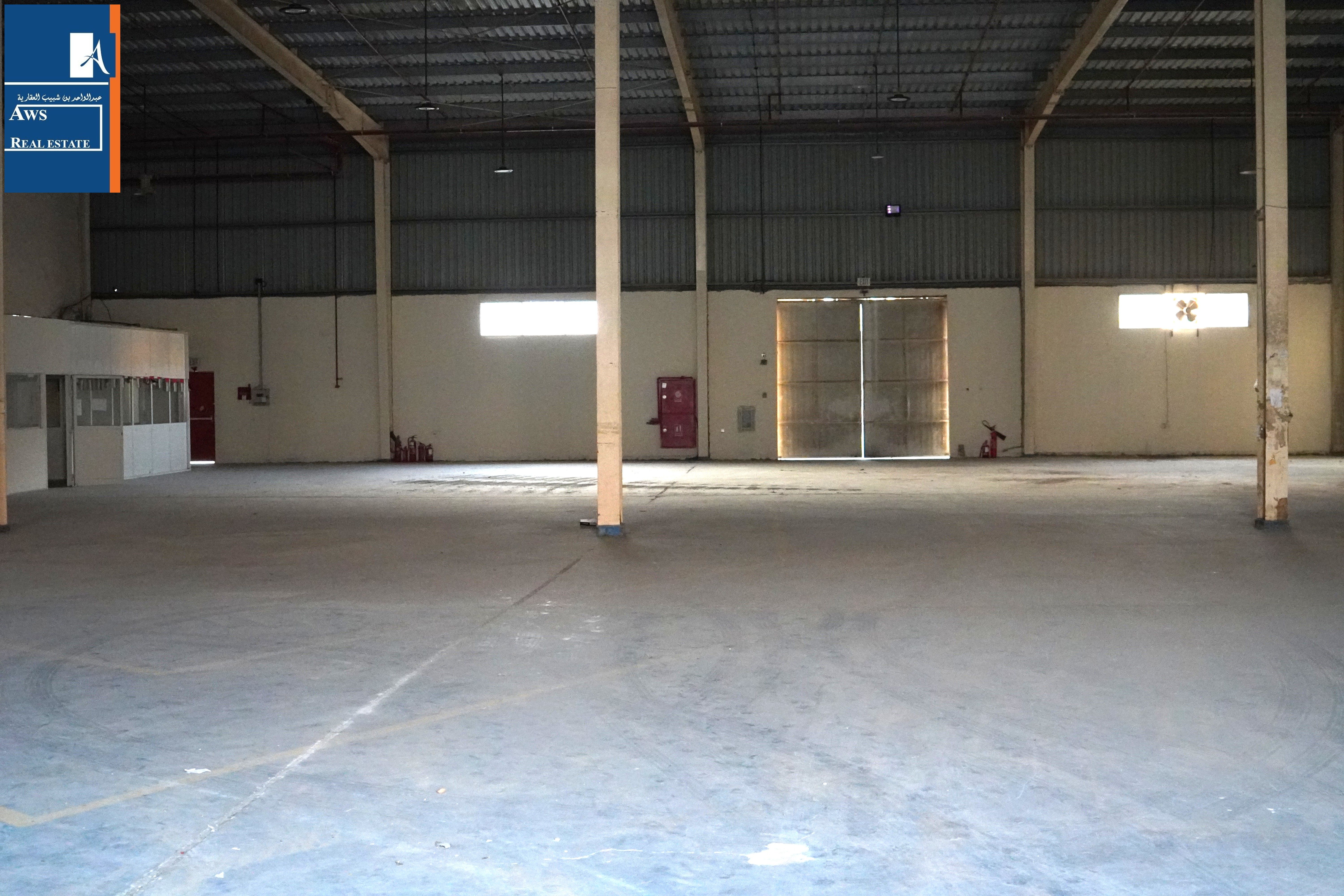Warehouse in Prime Industrial Location | Spacious & High Ceiling