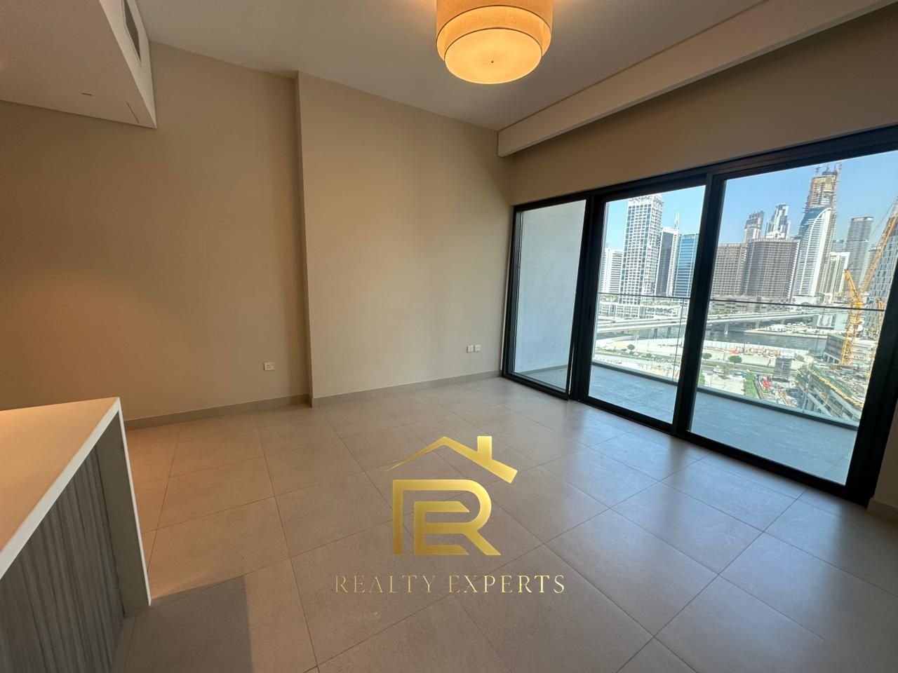 SPACIOUS LAYOUT | UNFURNISHED | BRIGHT UNIT