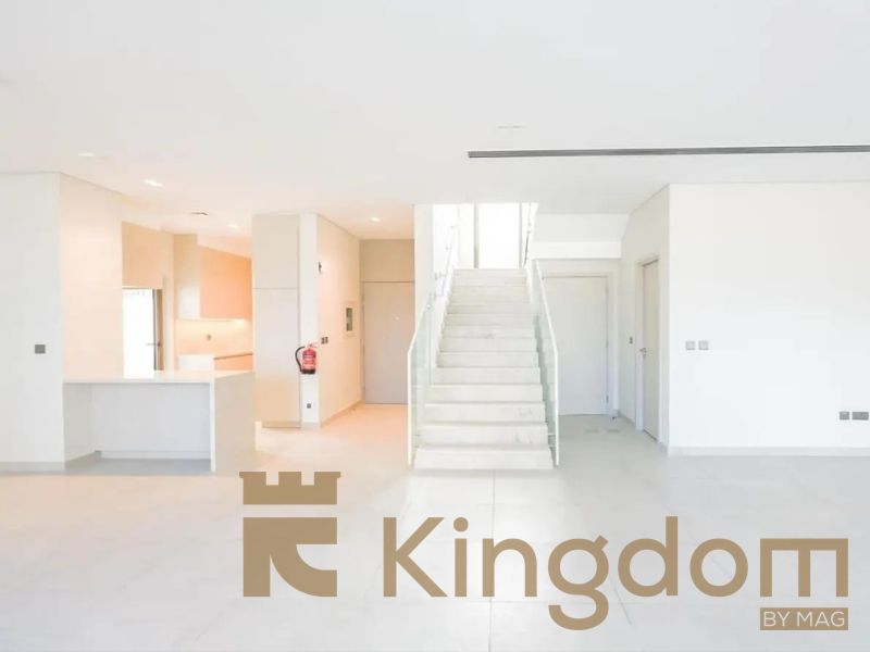 CORNER UNIT | SINGLE ROW | LARGE TOWNHOUSE 4BR+M