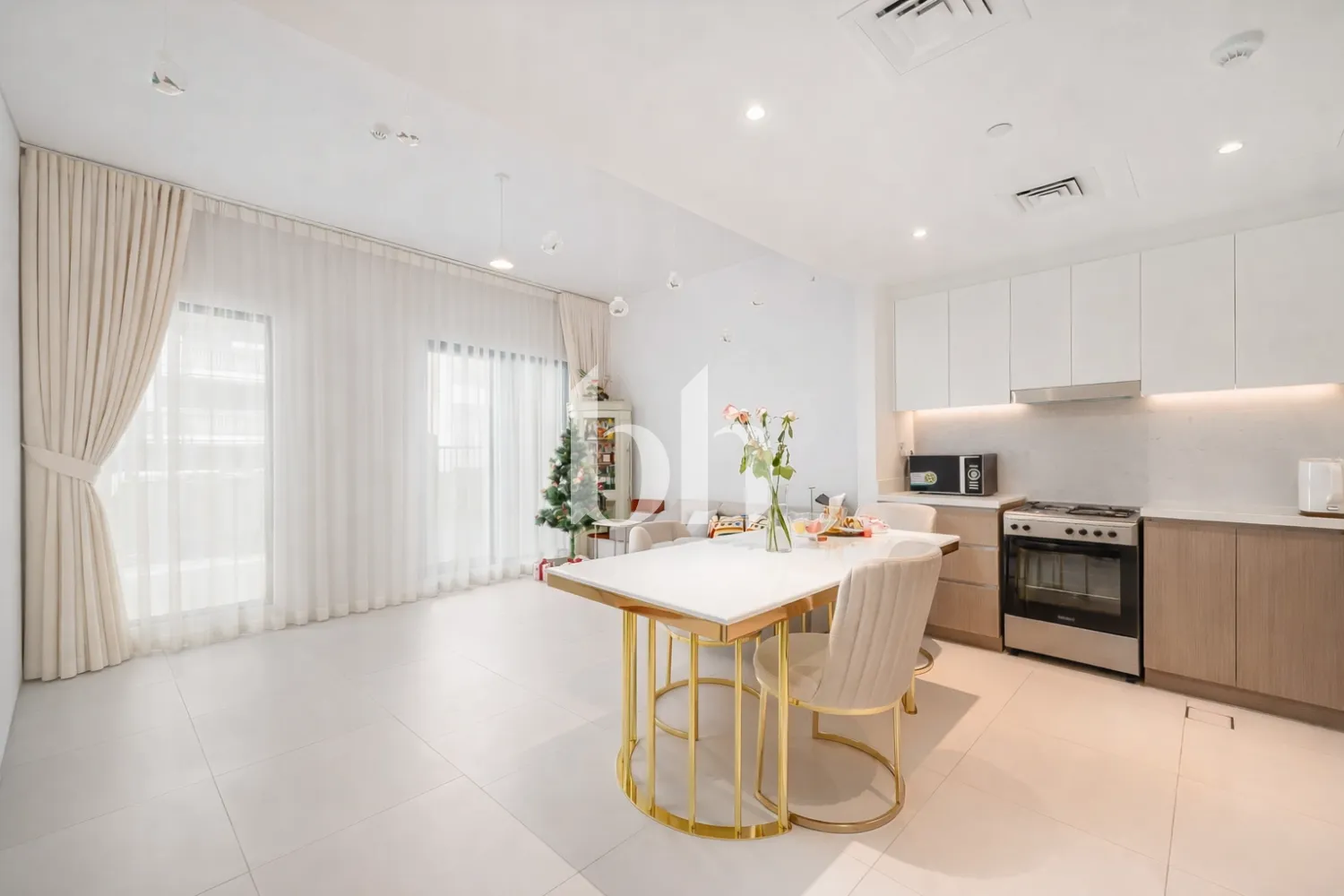 Spacious Apartment | Corner Sea View | Ready