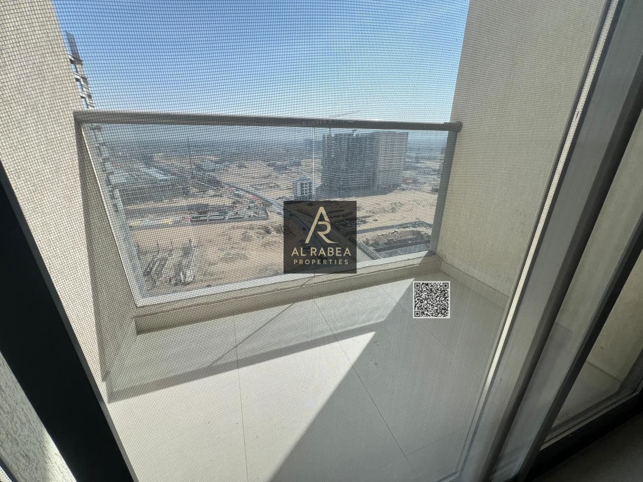 Studio for annual rent in Garden Residence, area 595 sq ft, with gym, swimming pool, and parking. Price: AED 28,000 in 4 payments.