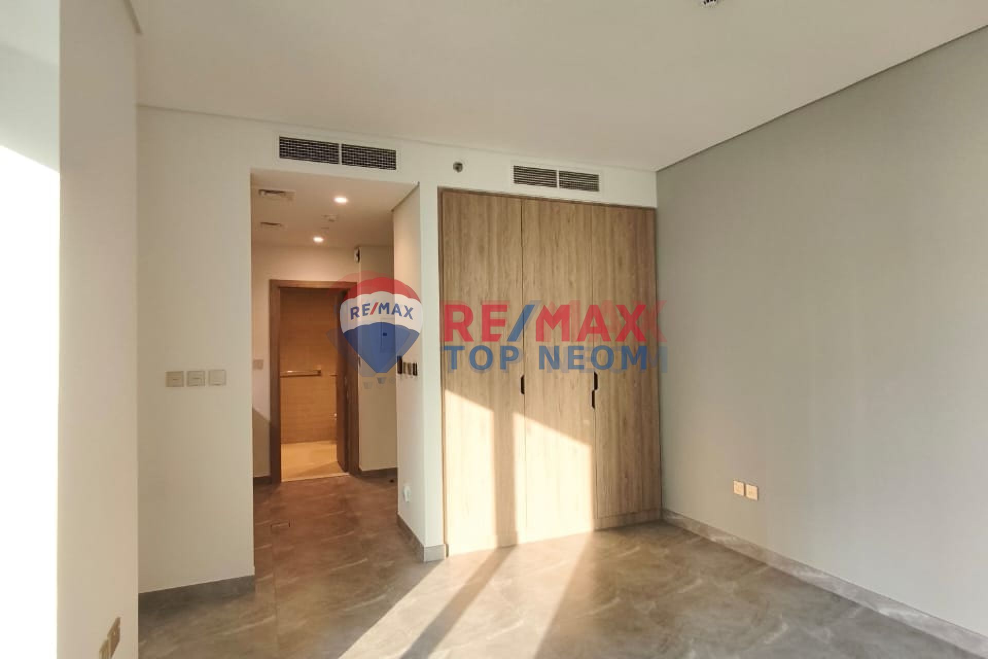 CANAL VIEW | HIGH FLOOR | UNFURNISHED
