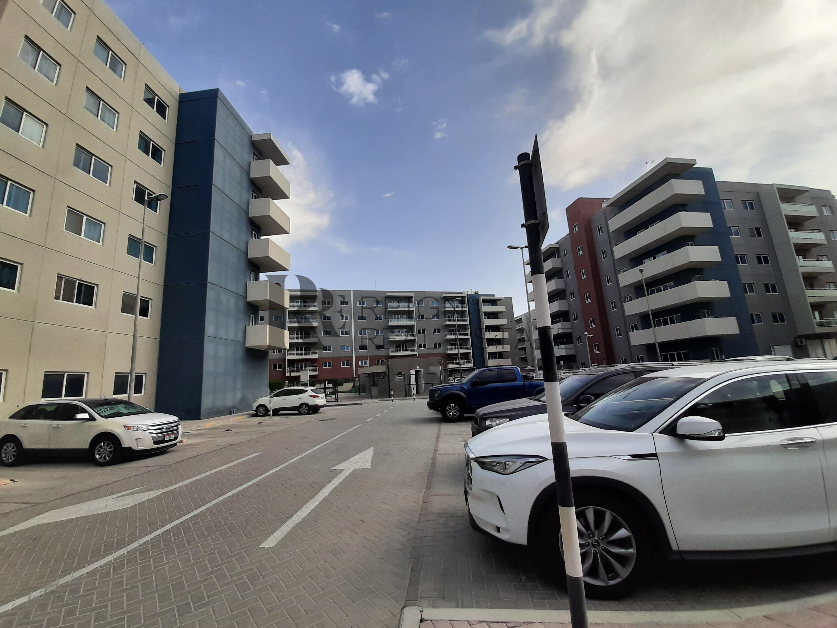 SPACIOUS 3BR APT W/BUILDING VIEW BOOK NOW