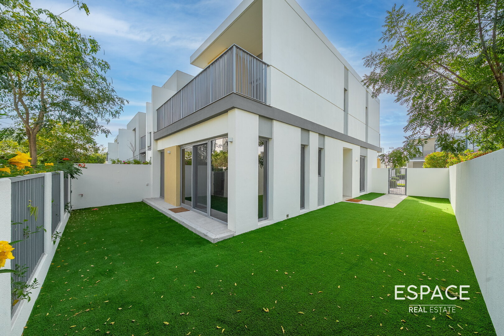 Must See | Upgraded | Spacious | Vacant