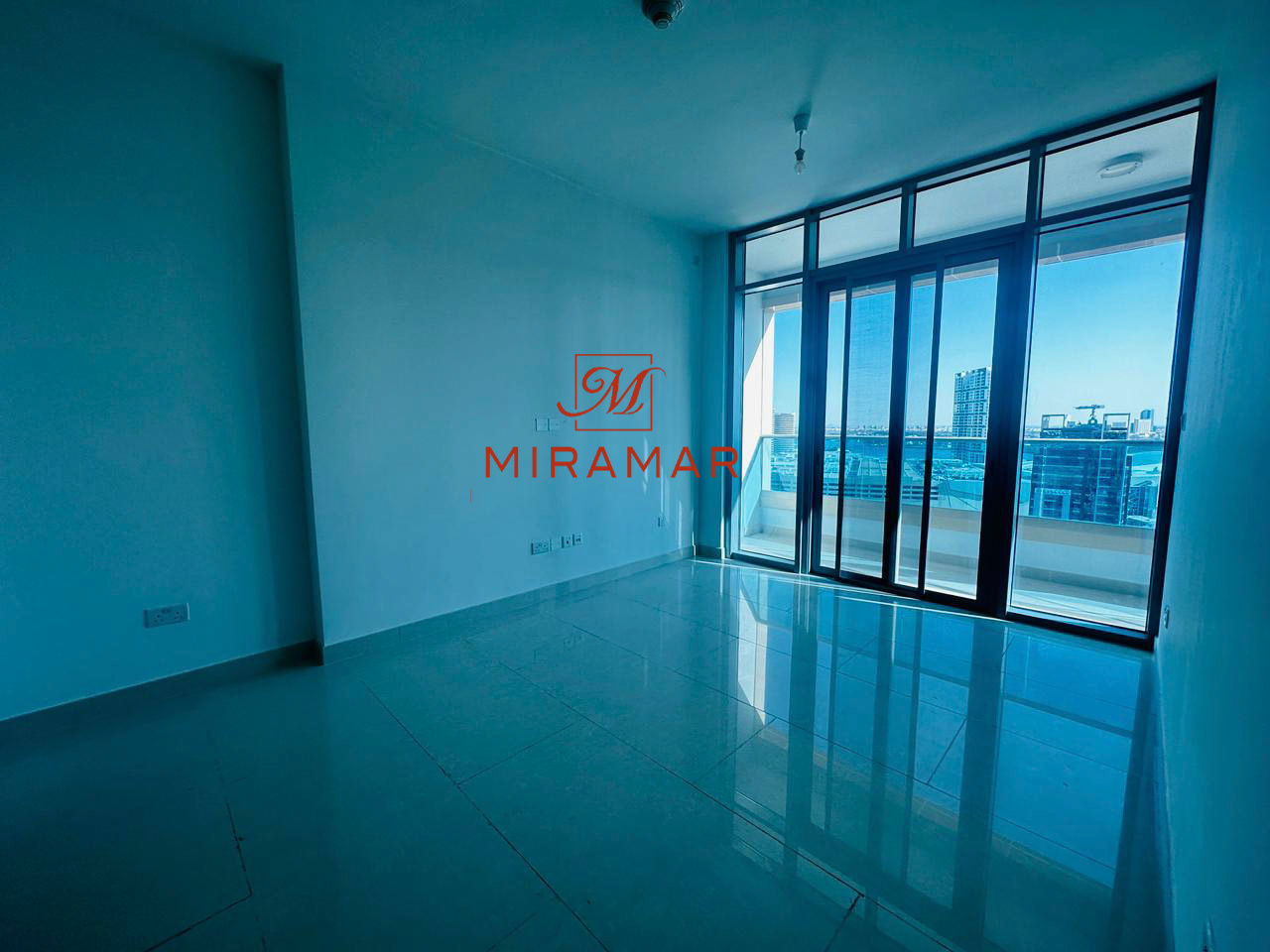 ⁂ Spacious Unit ⁂ High Floor ⁂ Prime Location ⁂