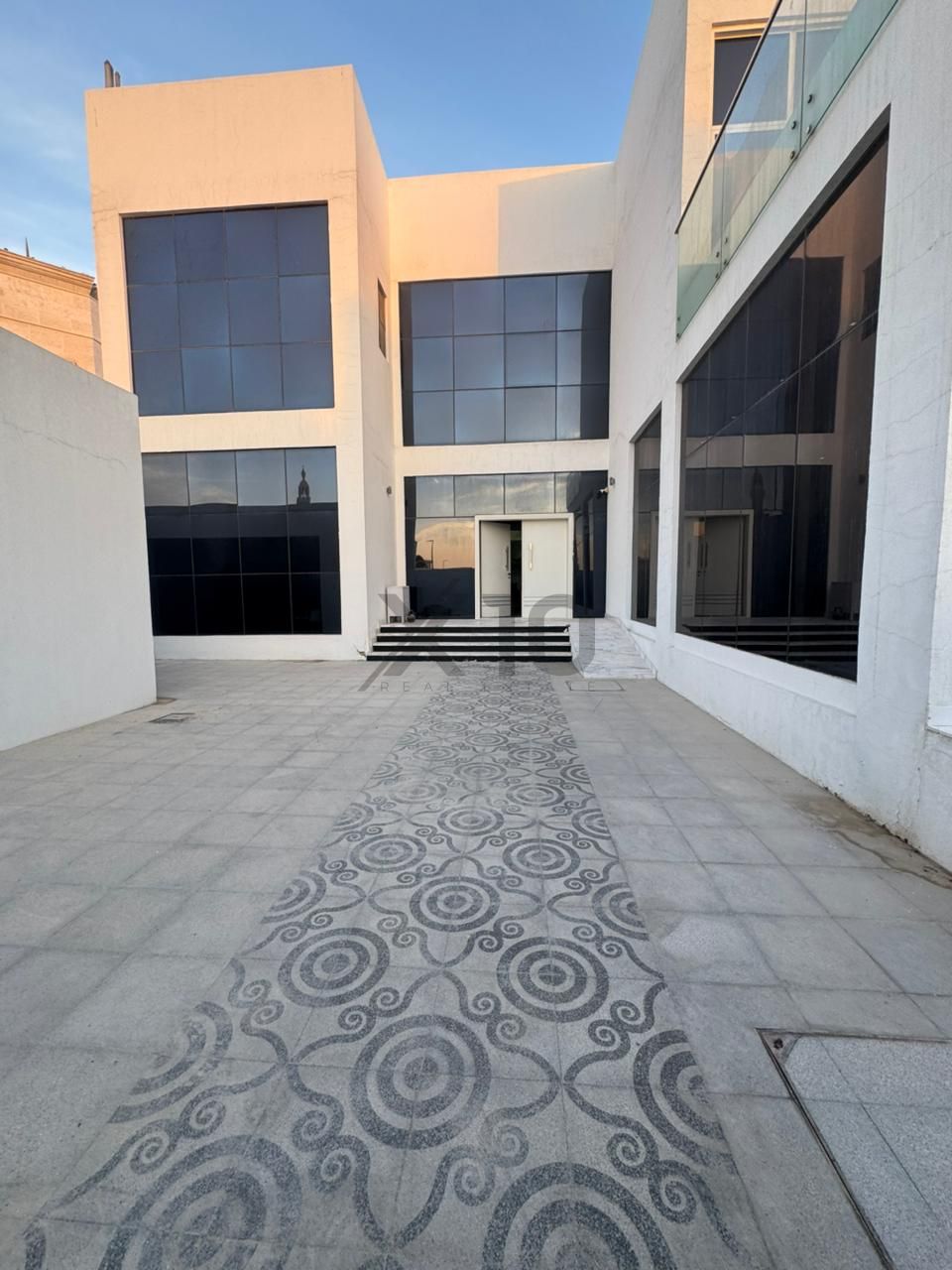 Modern Exclusive 5BR Luxury Villa | Private Spa & Gym | Prestigious Location |