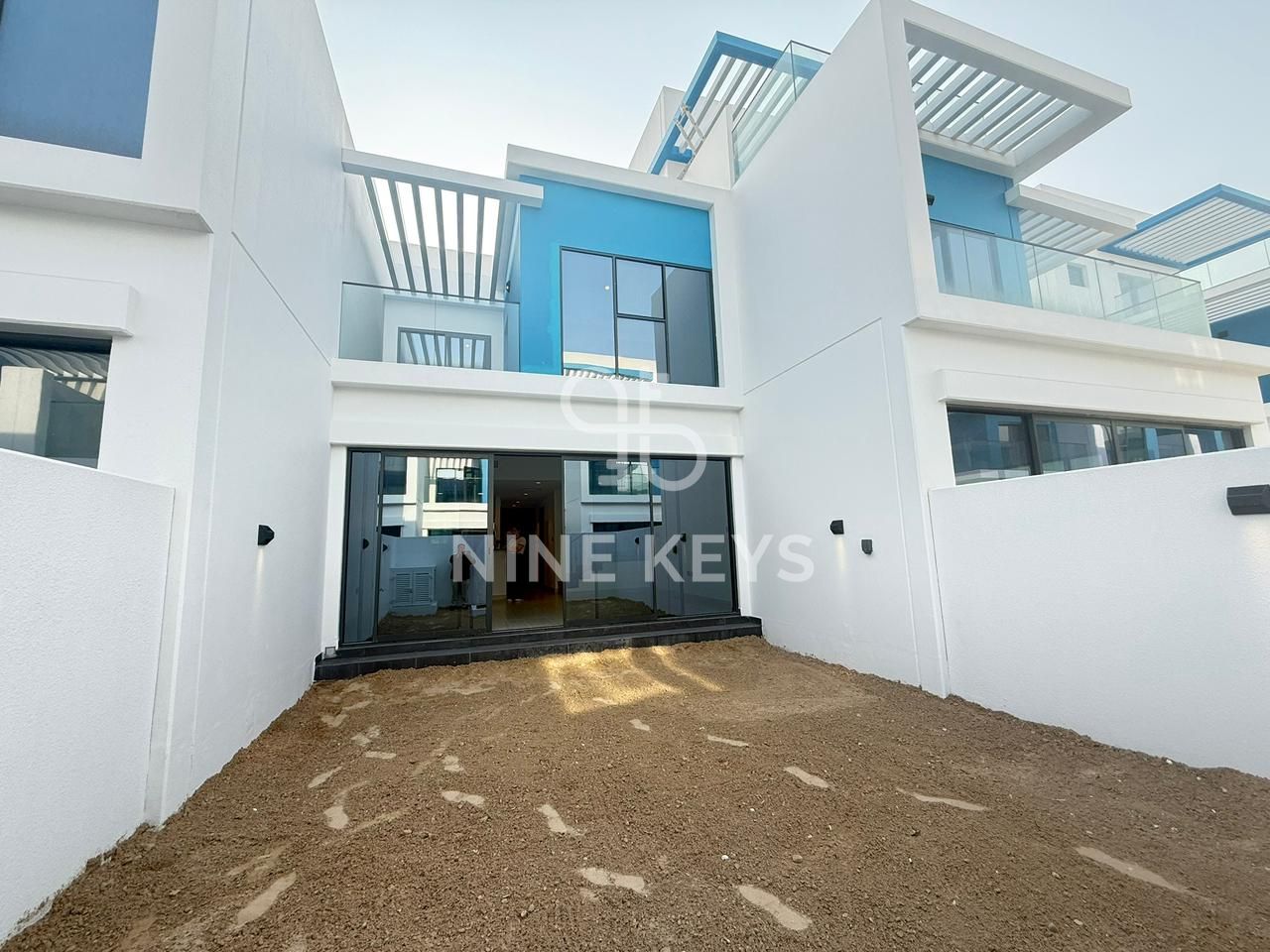 Live the 3BR Santorini Luxury| Elegant 3BR with Double Parking| Close to All Amenities