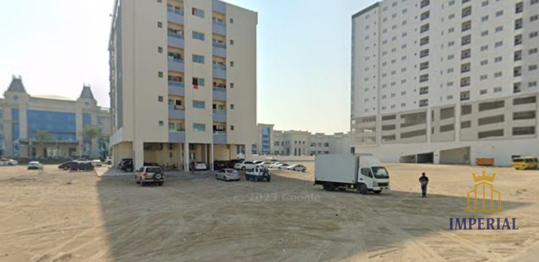 Commercial land (G+10) with an area of 8400 feet