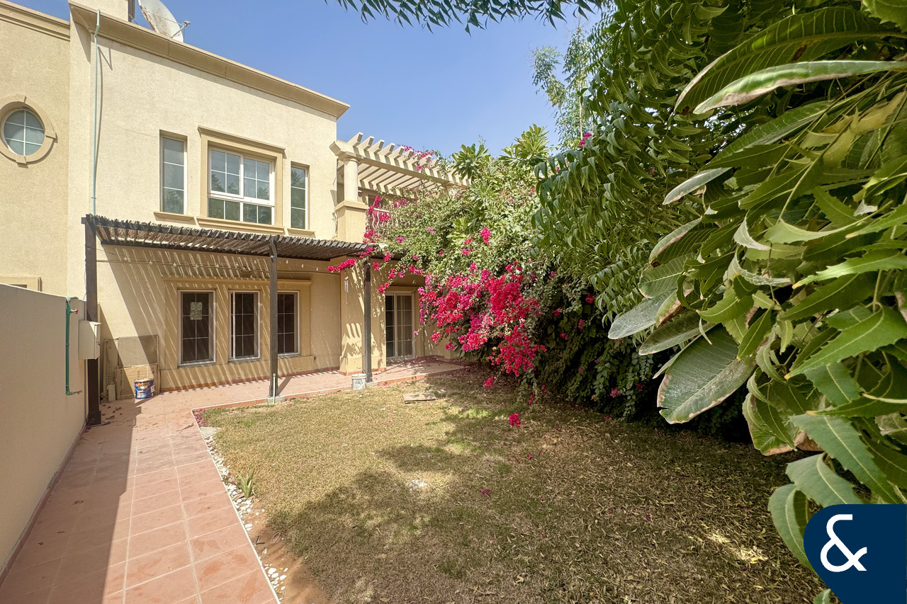 EXCLUSIVE | PARTIALLY UPGRADED | VACANT