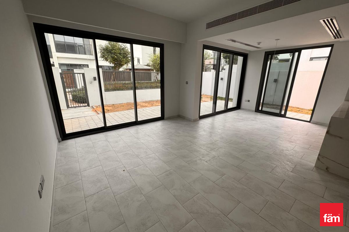 Well Maintained / Back To Back / 4 Bedrooms +Maid