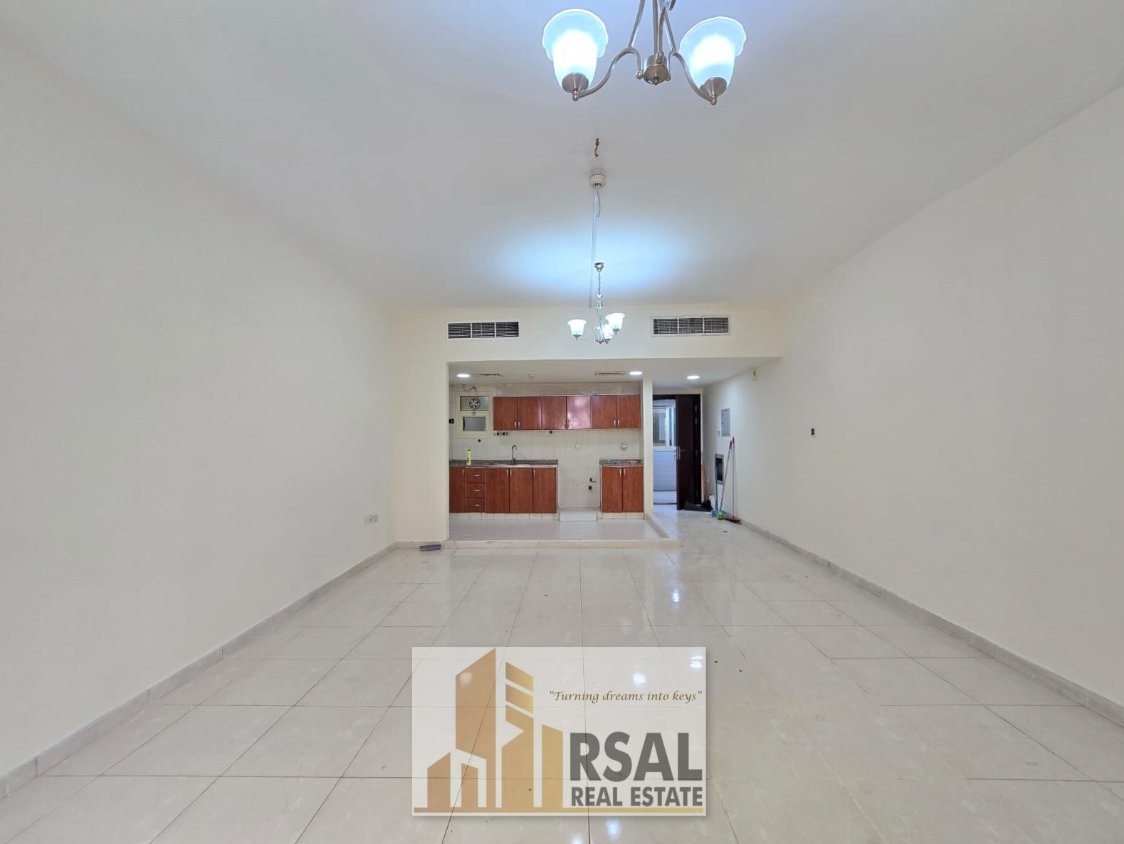 Specious Studio Big Size Hall/Family Building/Open Kitchen/Near Muwahila Commerical