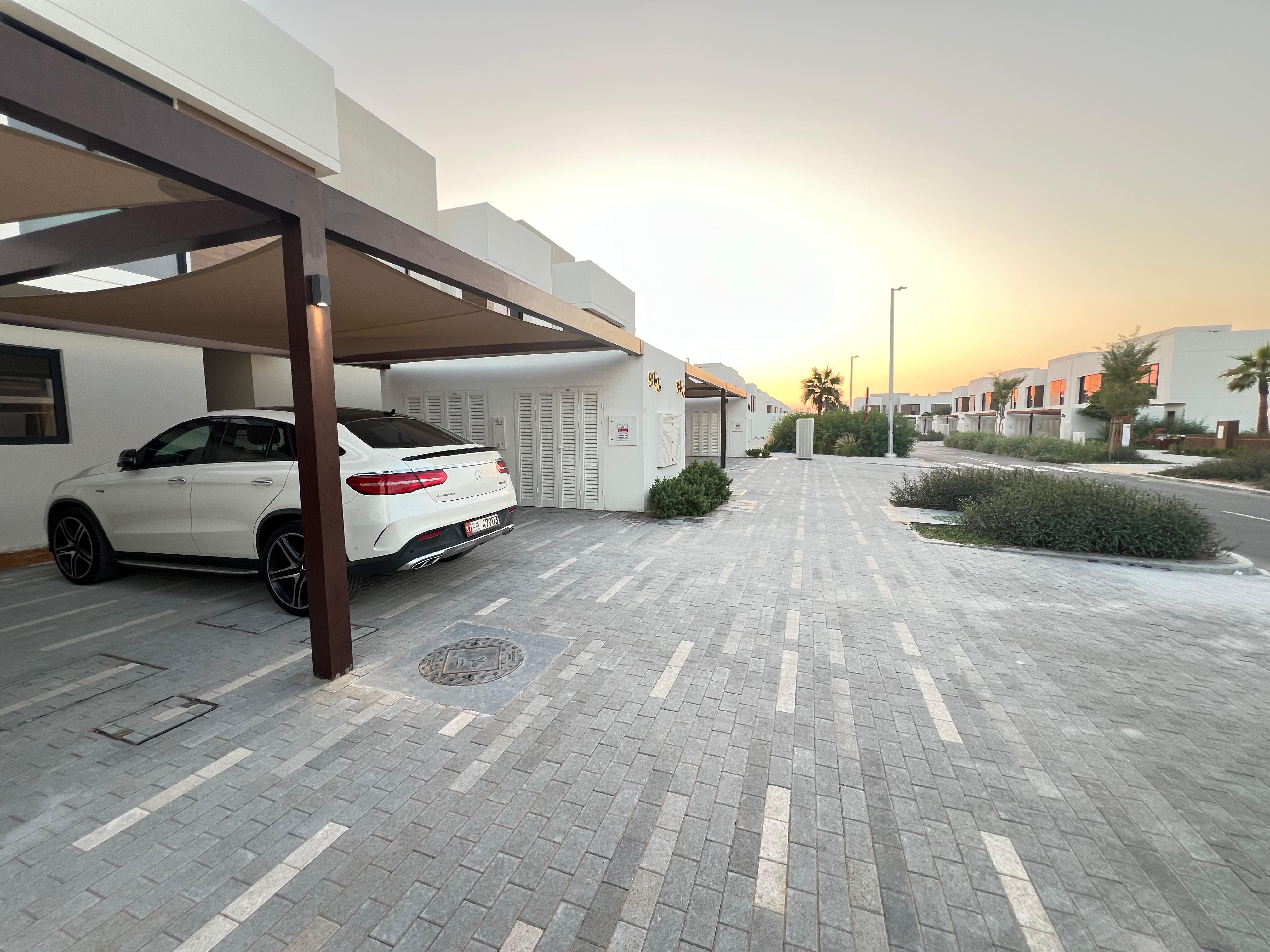 Single Row Corner 3BR TH+M | Vacant | Great Location