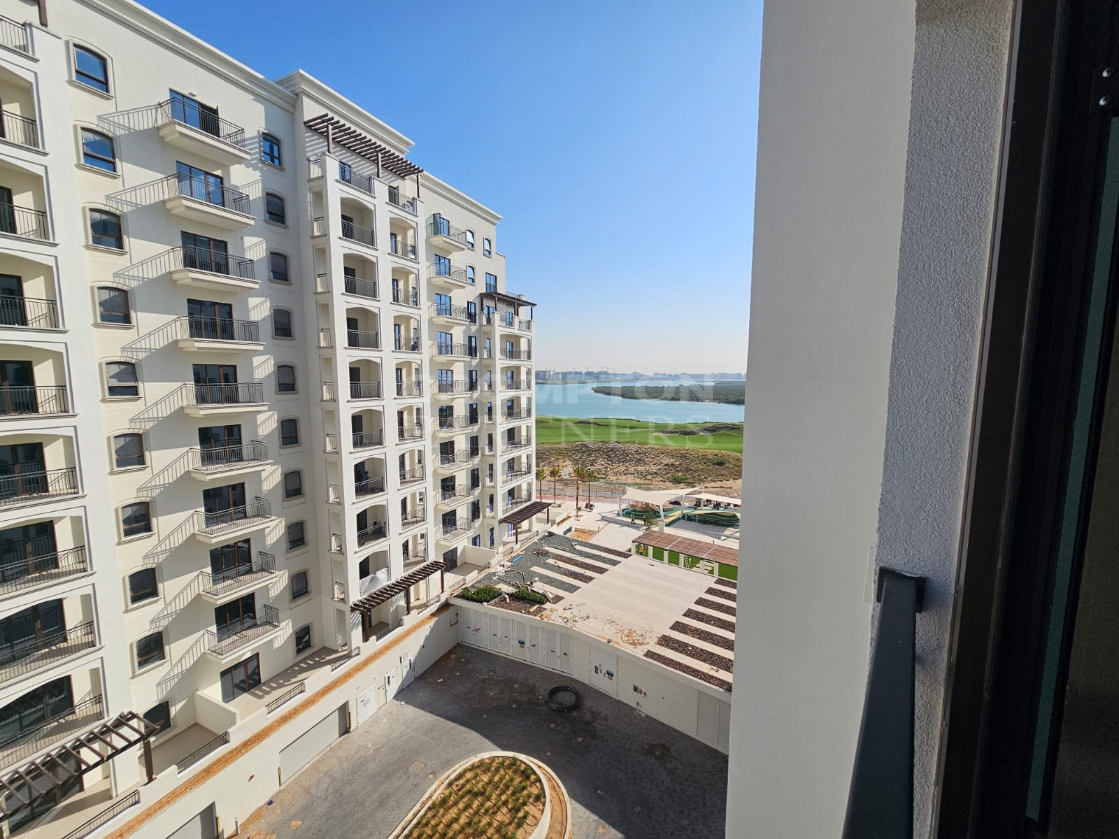 Cozy Studio | Golf Views | Balcony | Vacant