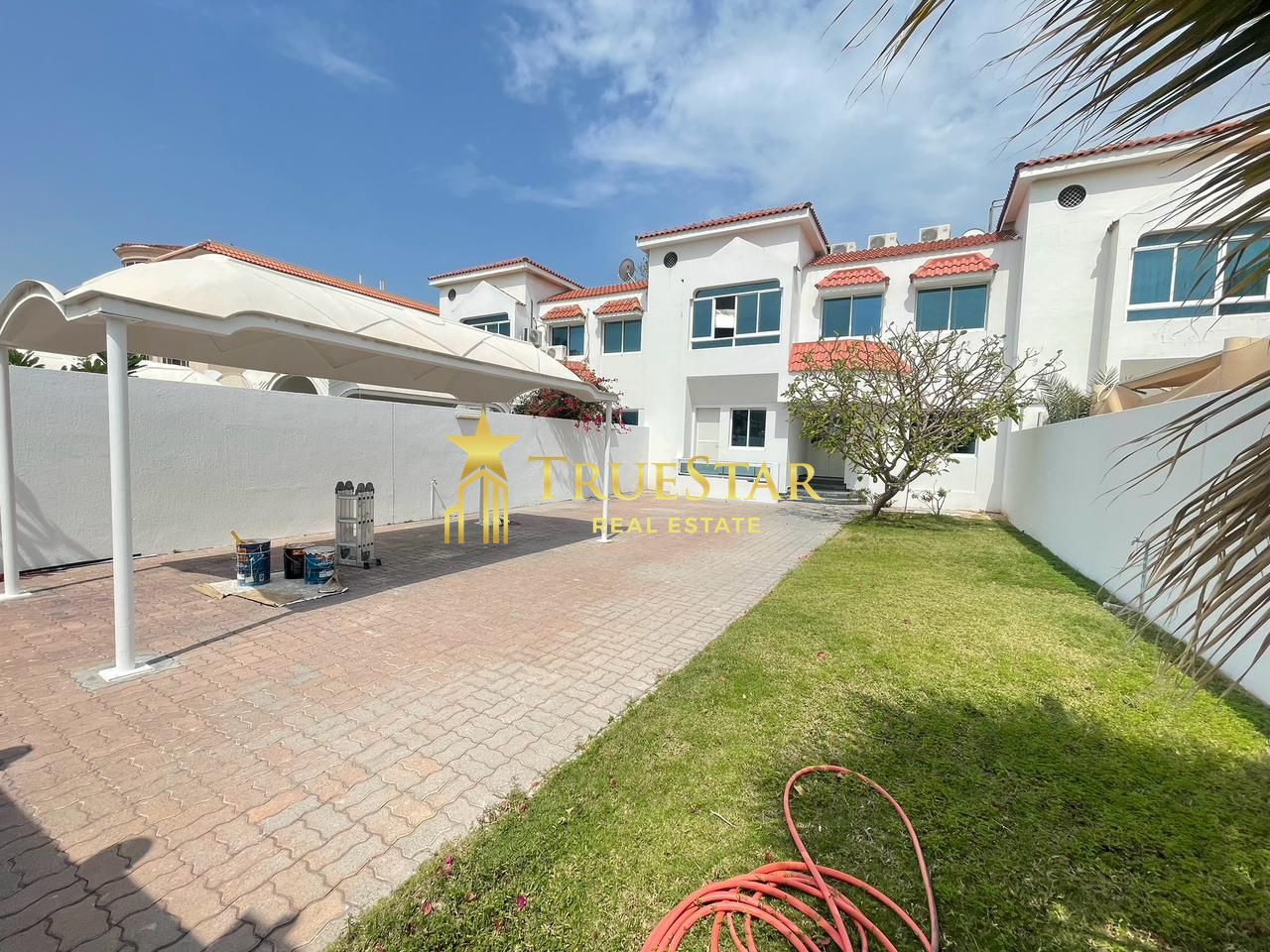 SEMI INDEPENDENT BRIGHT VILLA 3BR MAIDS PRIVATE GARDEN