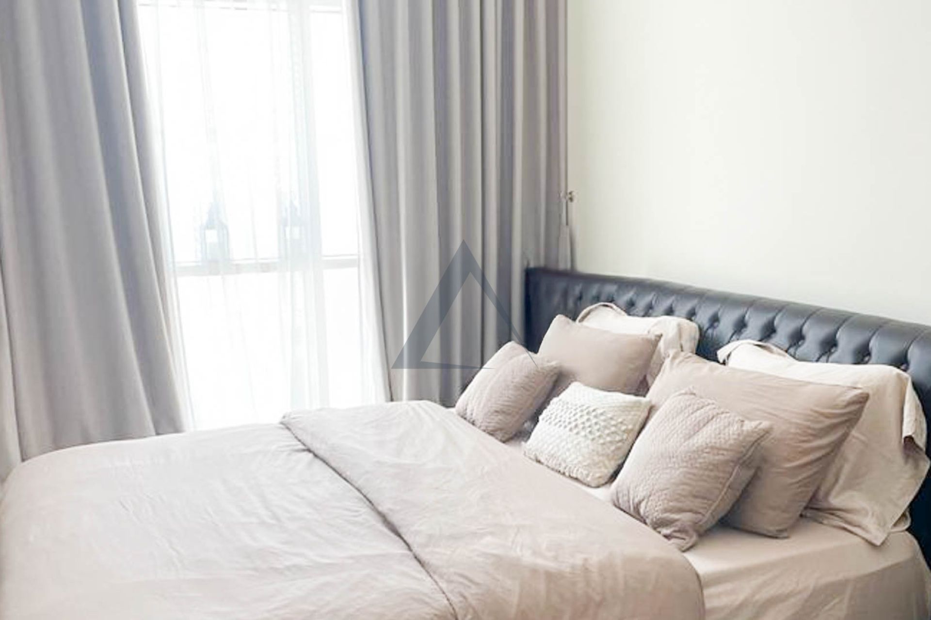 Fully Furnished | Panoramic View| Bright Unit