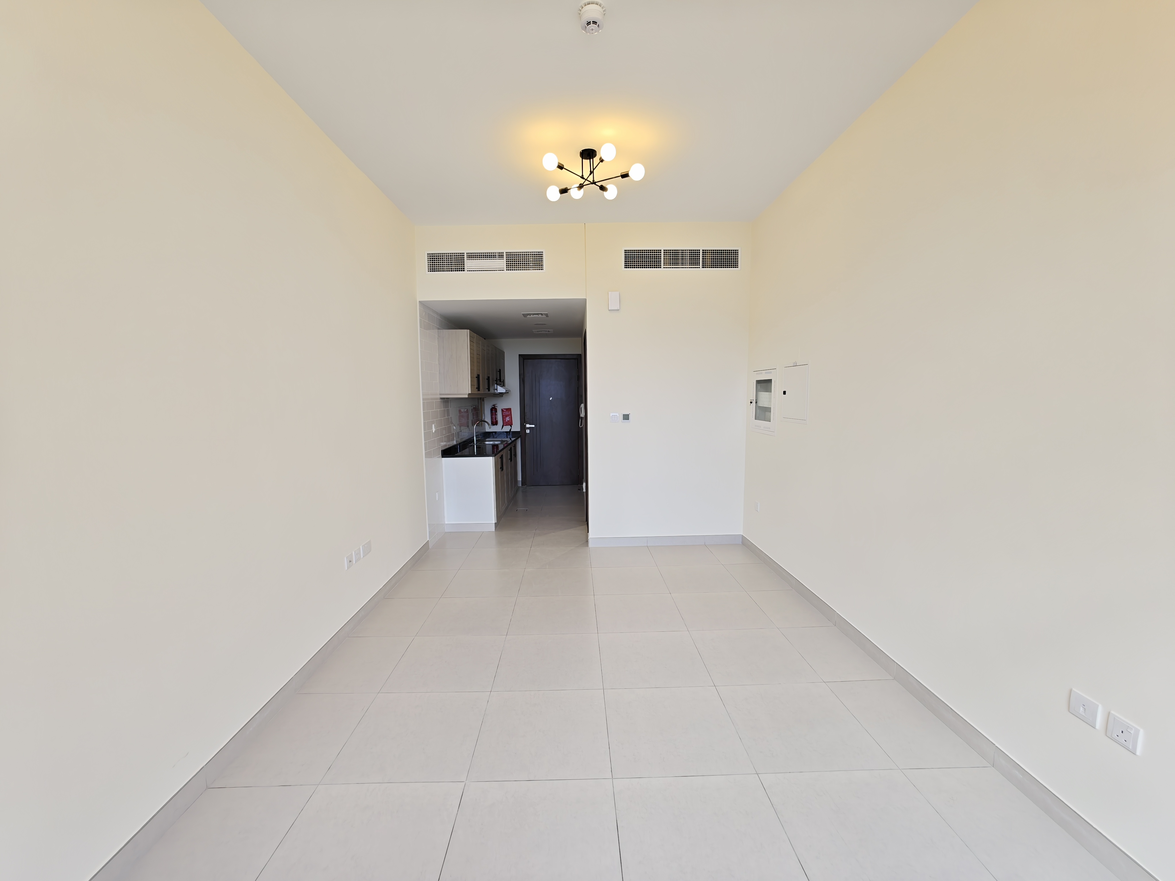 Brand New // Elegant Studio// Close To Metro