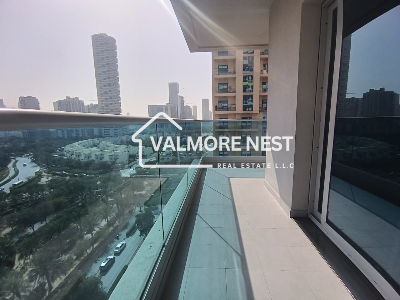 Huge balcony I Closed kitchen I Bright and airy apartment I Pool view apartment