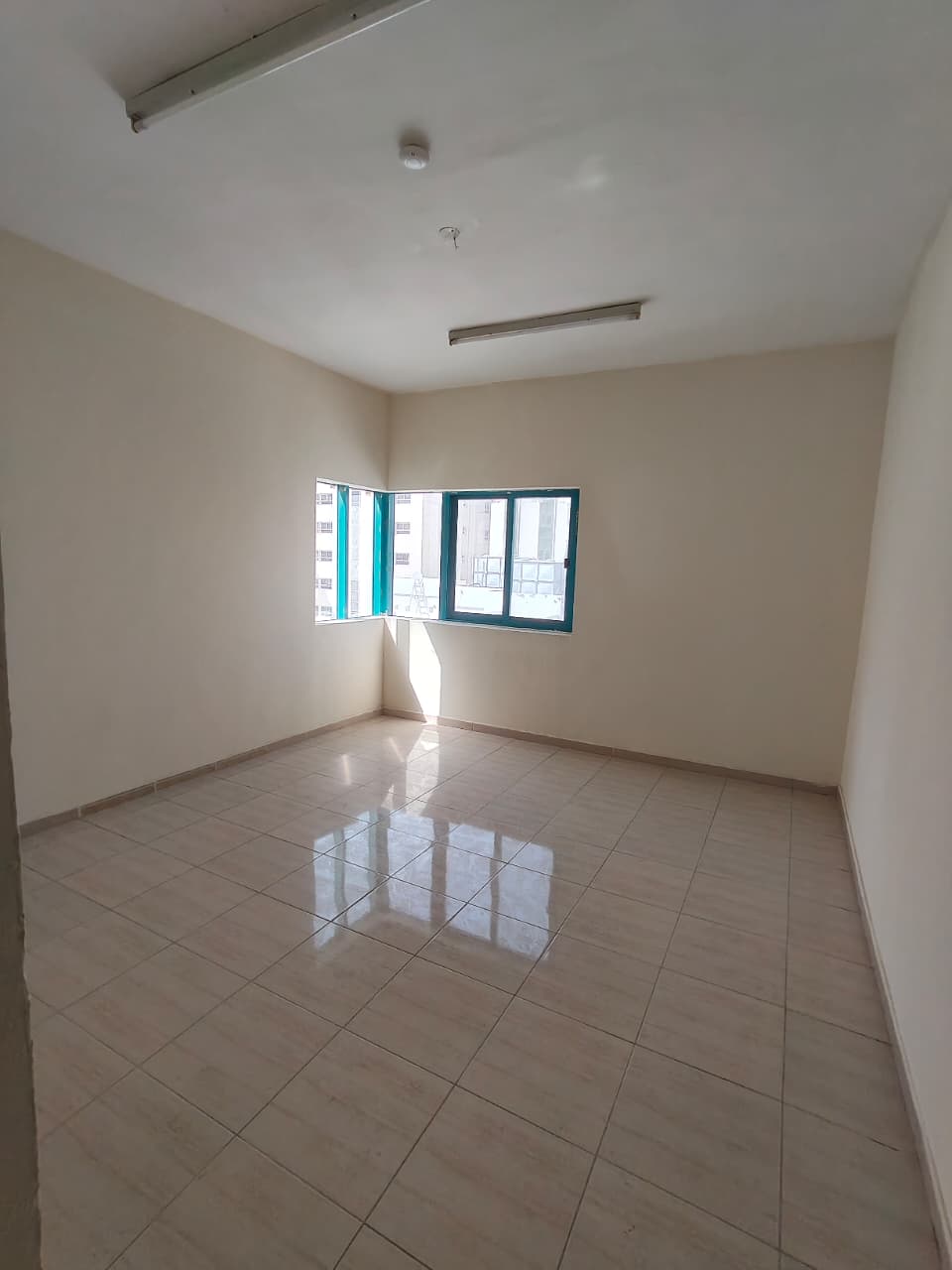 Beautiful two-bedroom apartment with a living room in a prime location, excellent size, close to services.