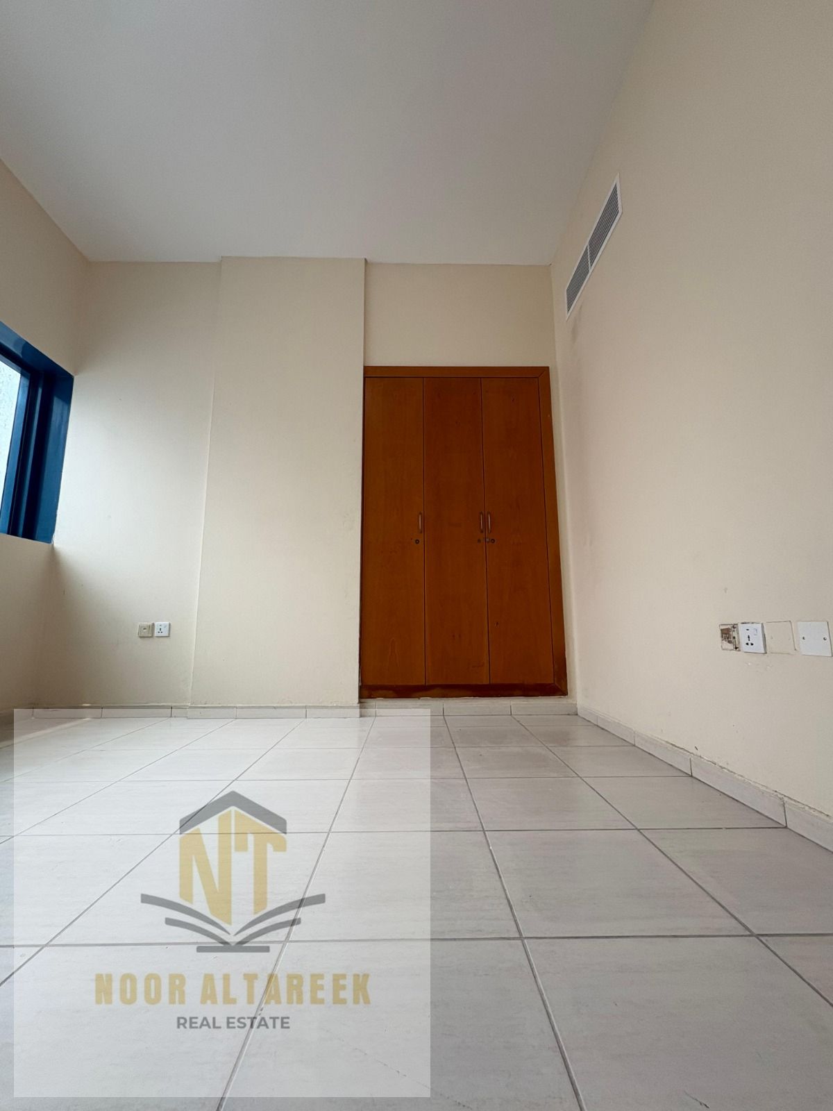 Annual Apartment for Rent in Al Rolla – Sharjah A great opportunity to live in a central and vibrant location close to all essential services, includ