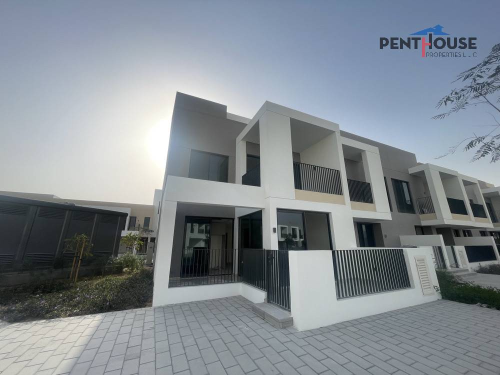 Single Row Corner Unit | Triplex | Handover Soon