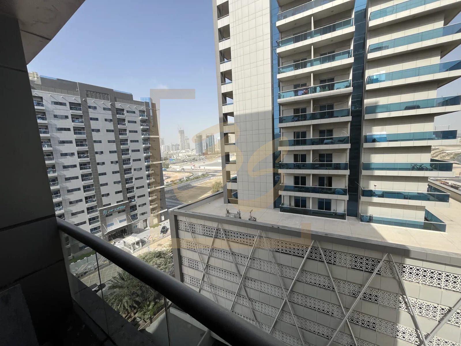 SPACIOUS 2BR | CHILLER FREE | PRIME LOCATION