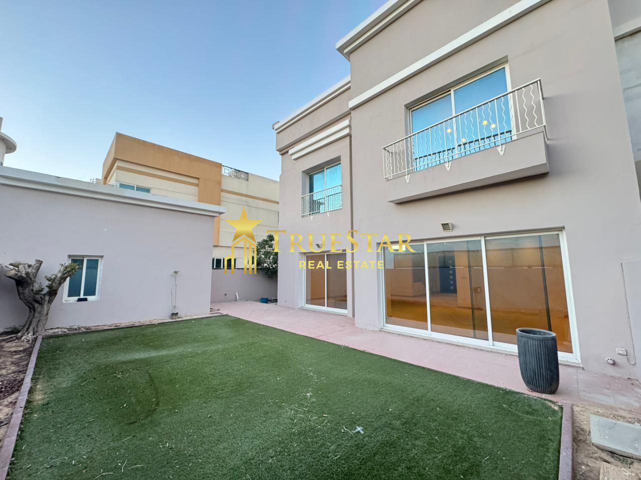 INDEPENDENT HUGE 4BR MAIDS PRIVATE GARDEN VILLA