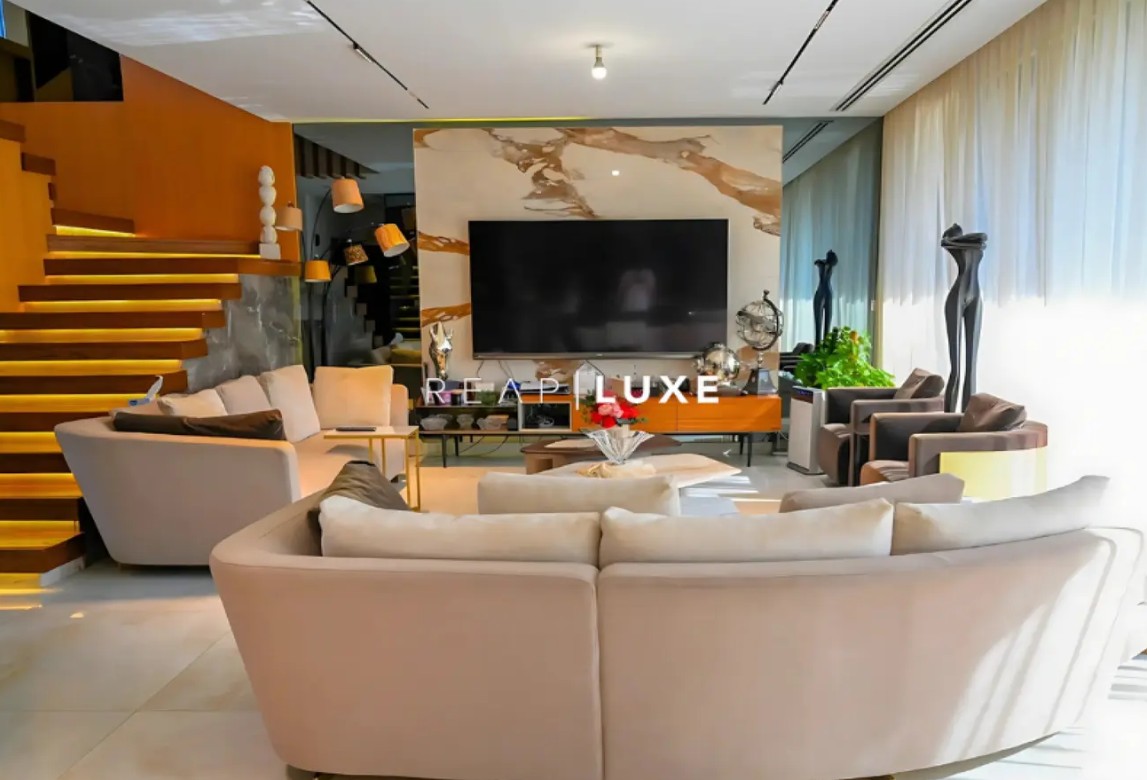 Corner Unit | Private Pool | Fully Renovated