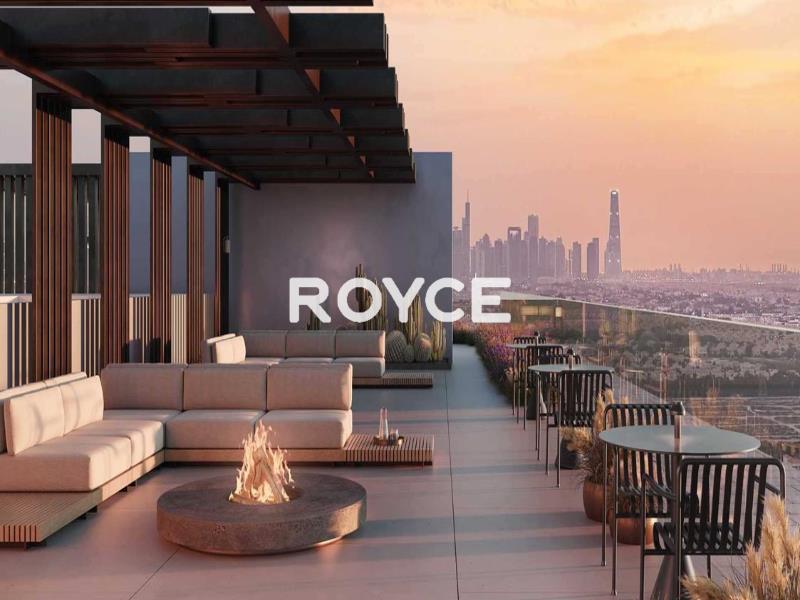 Interstellar Tower: Elevated Urban Lifestyle