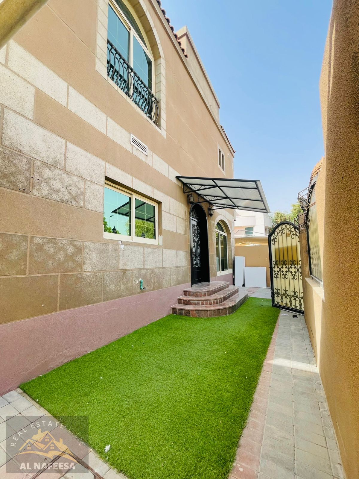 Spacious 4BR Corner Villa in Mirdif | Private Entrance | TV Lounge | AED 150K
