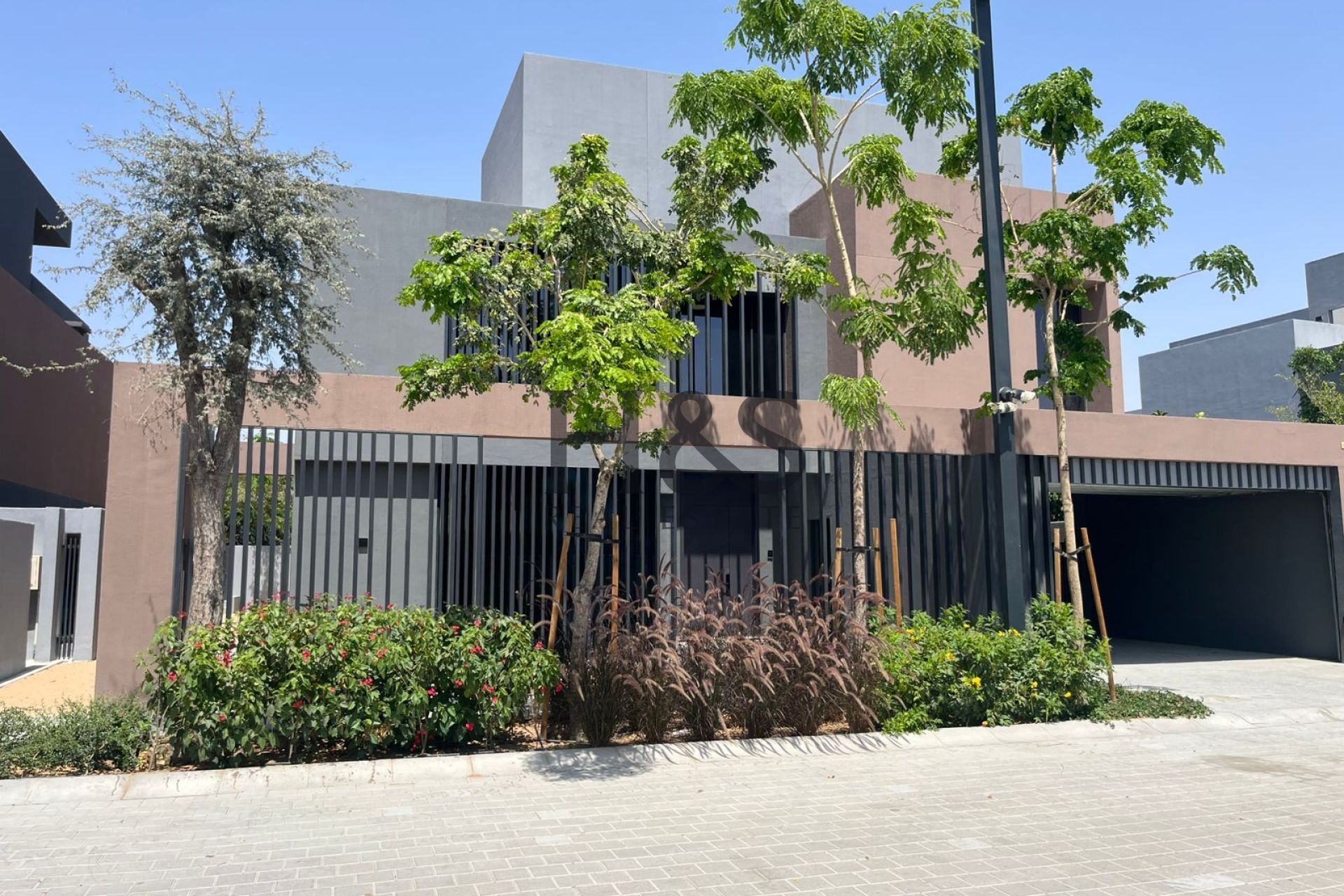 Premium 5 Bedroom Villa | Comfortable Living | Ideal Home