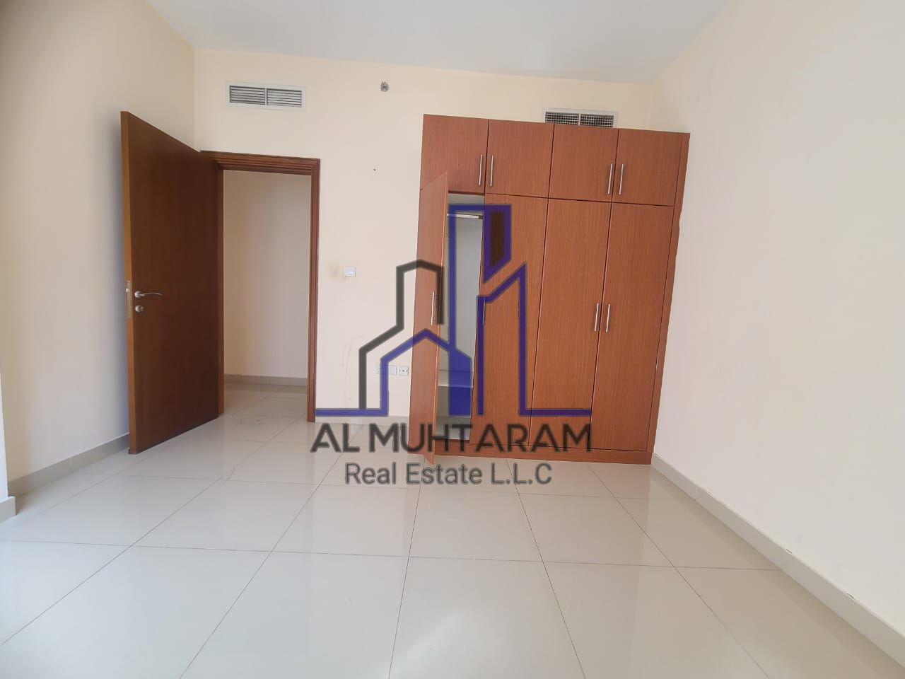 Lavish 3BHK Family Apartment Prime location