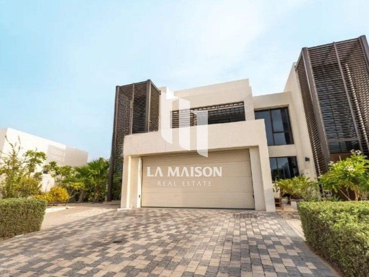 Single Row Corner | Elevator/Pool | Ready to move