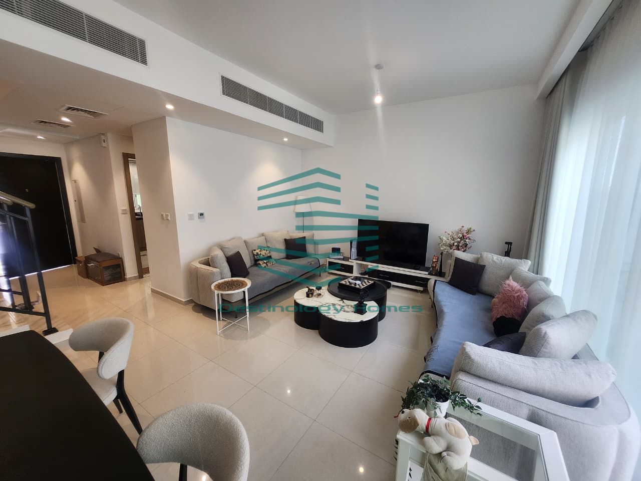 Like Brand New Ful Furnished Three Bedrooms Villa