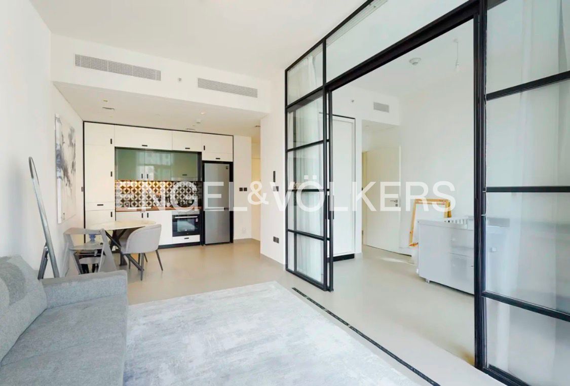 Vacant | Pool View | Furnished Apartment