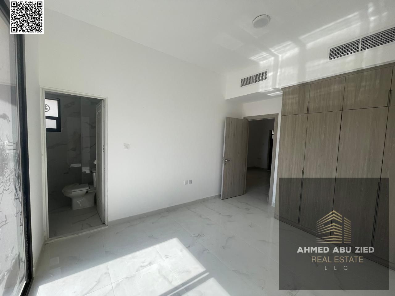 First tenant studio apartment in Al Aaliyah with a separate, large living room, separate kitchen, and bathroom. Modern finishes. Close to Sheikh Zayed