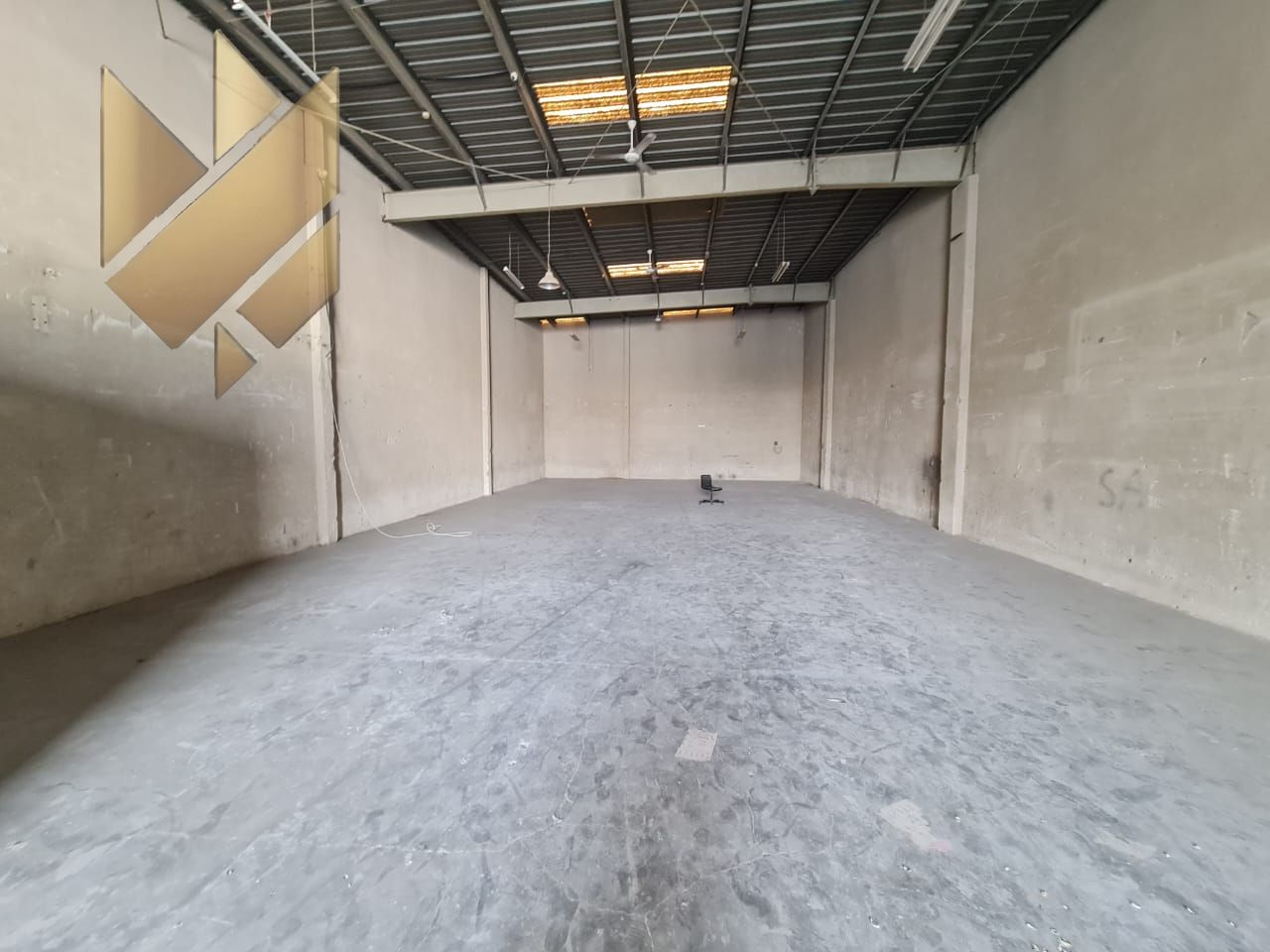 Annual rent – Warehouse in Industrial Area 13 – Sharjah. Excellent opportunity. Area: 3,500 square feet.