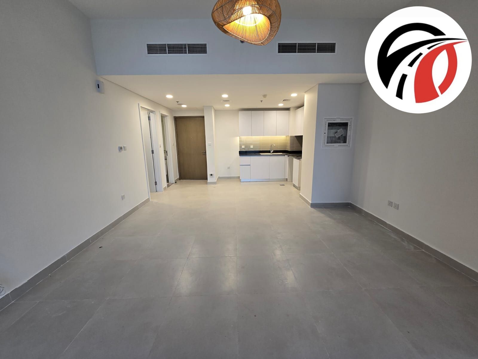Stunning Layout, Spacious Appartment, Ready to Move, Prime Location