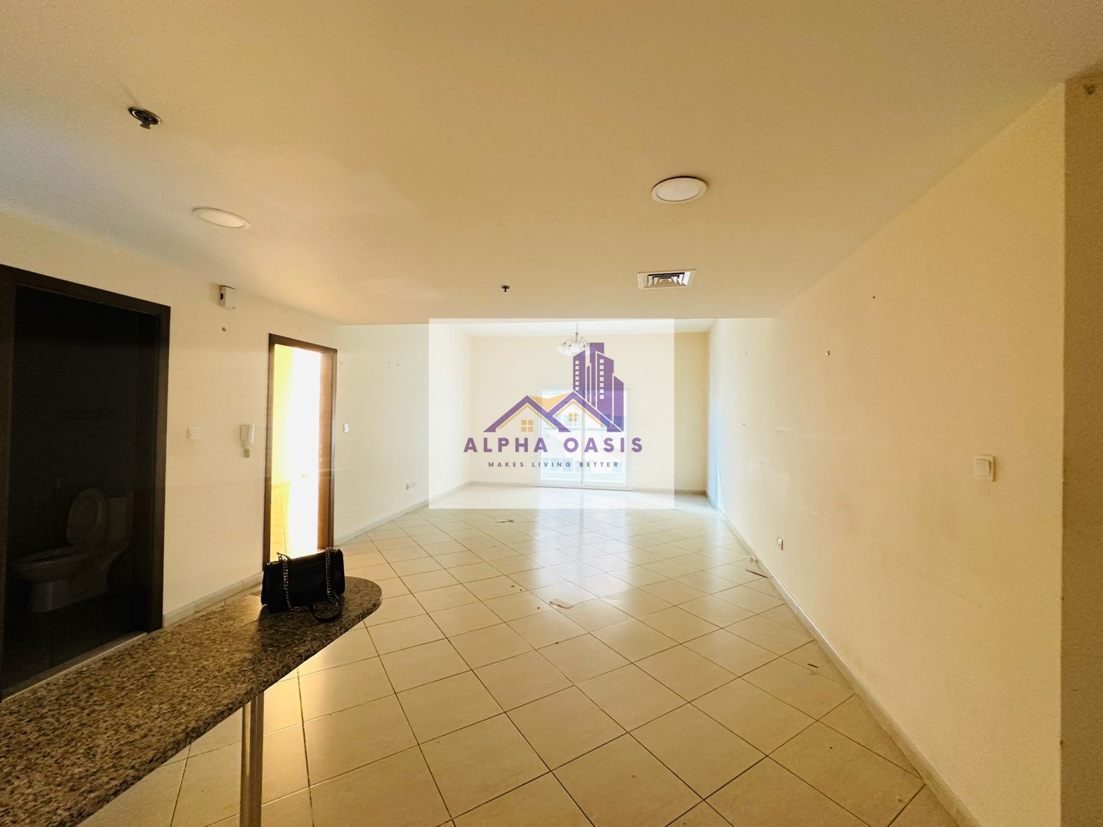 HUGE LAYOUT/ 2 BATH / PRIME LOCATION