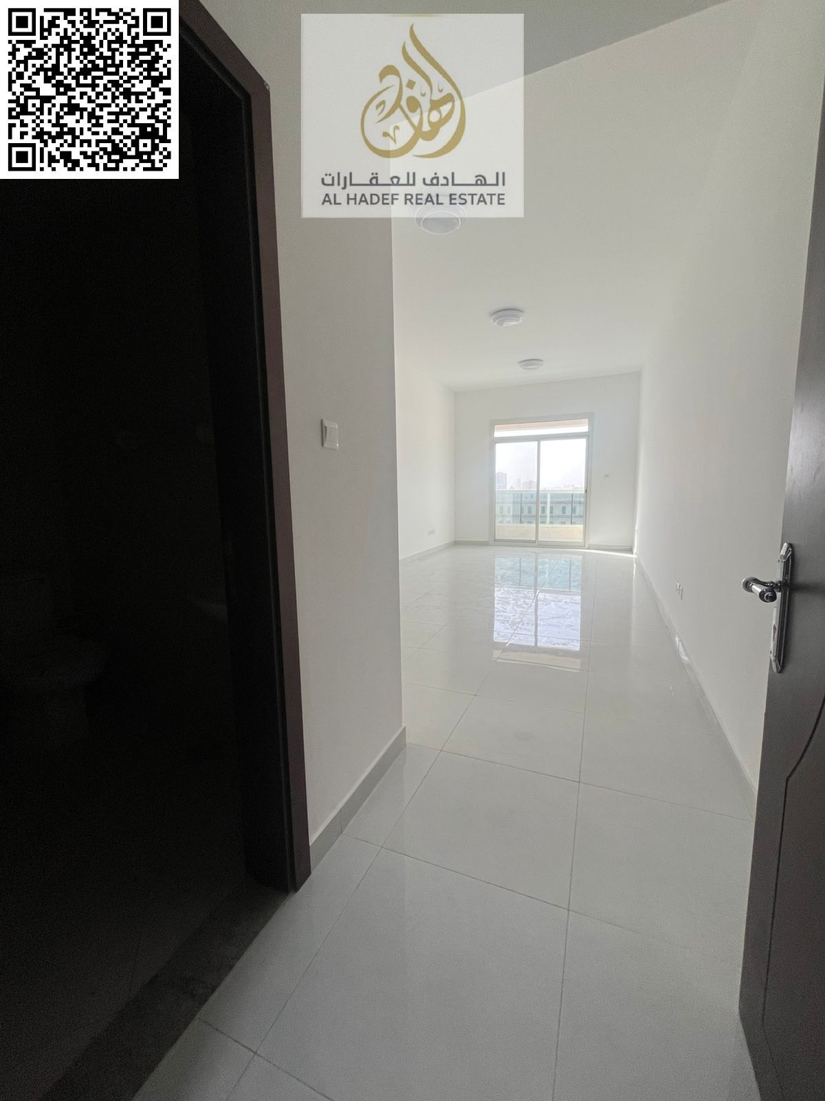 One bedroom and living room, first occupancy, 2 bathrooms with balcony, large area.