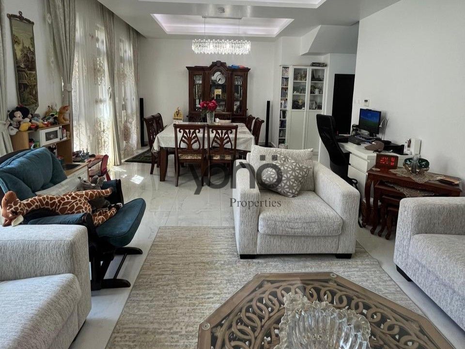 R2M LAYOUT | VACANT | UNFURNISHED