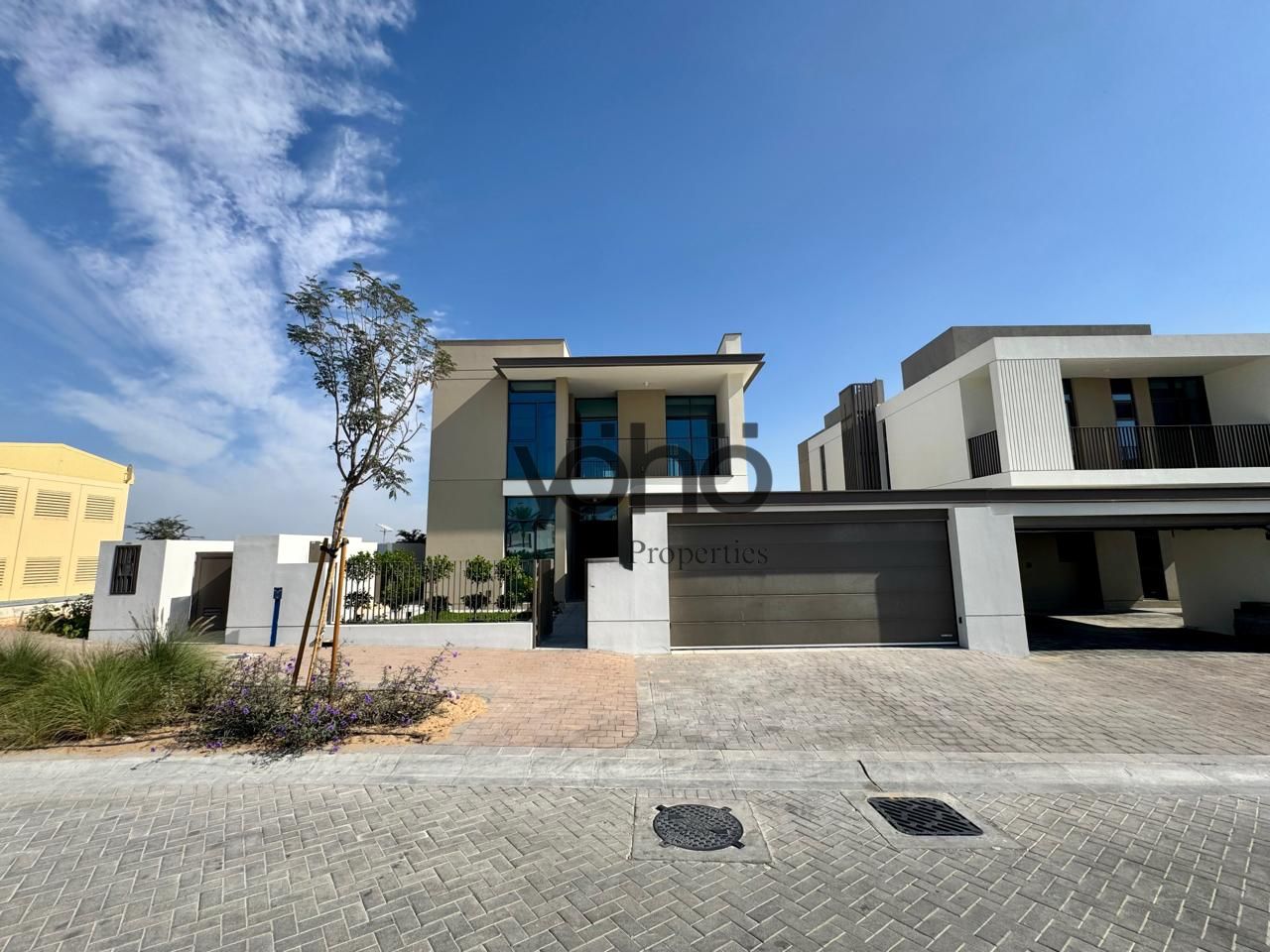 CORNER VILLA | ELEVATED | LANDSCAPED
