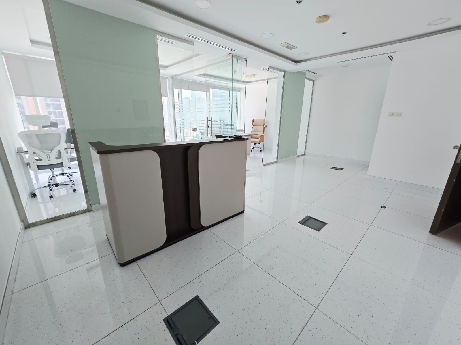 LOW FLOOR | BRIGHT AND SPACIOUS FITTED OFFICE | FLEXIBLE PAYMENTS