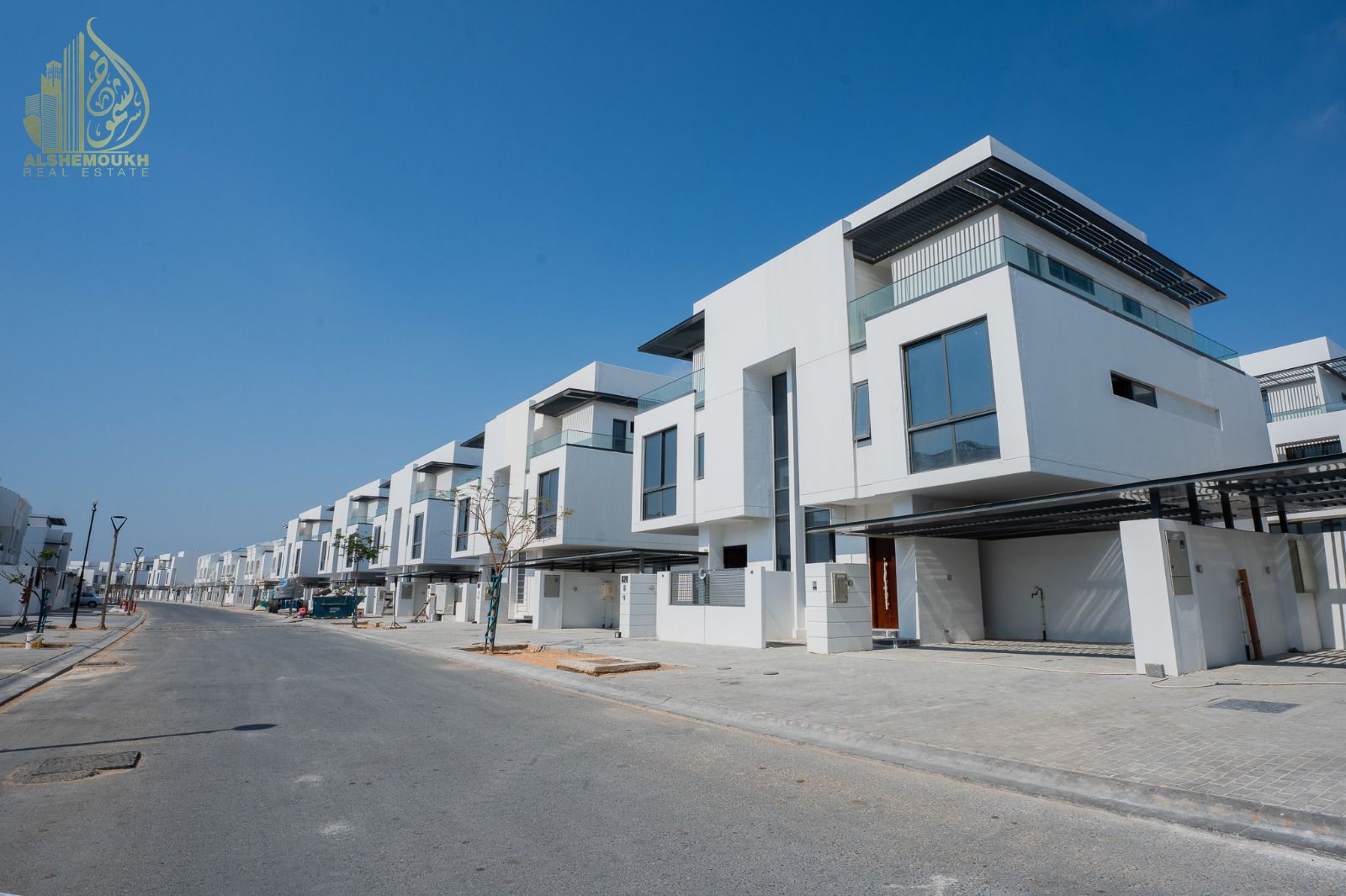 Luxurious Four bedrooms/spacious and luxurios living with contemporary design