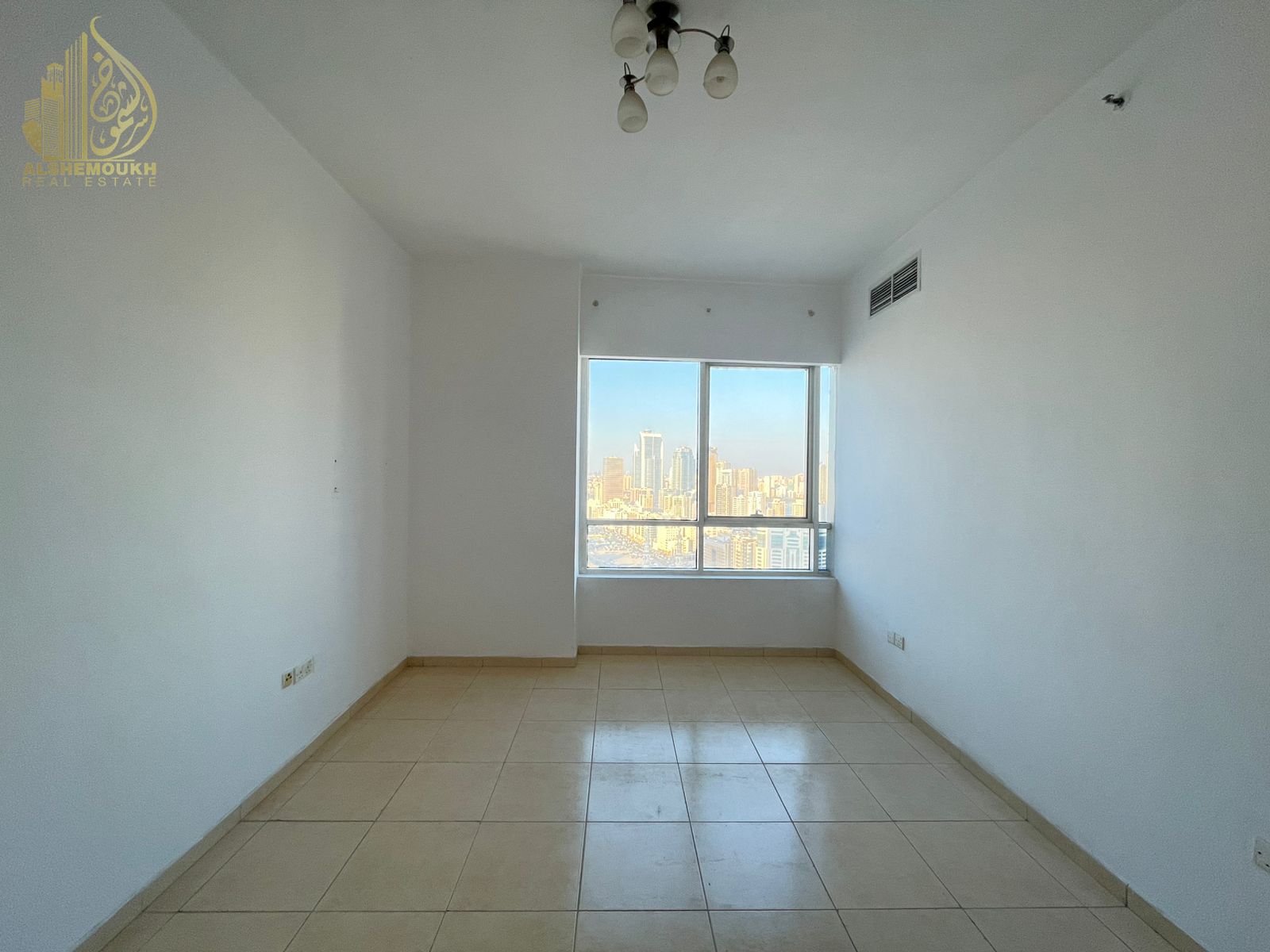 2 bedrooms/1 masterroom/1 balcony/