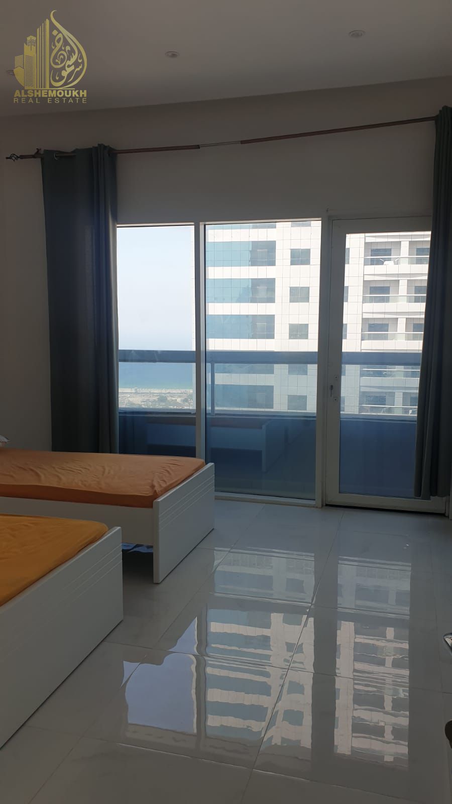 2 bedrooms/1 master room/dinning room/washingroom/maid room/seaview